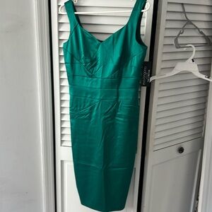 Eva Longoria The Limited Elegant Green Dress. Satin. Body fitting. Sexy